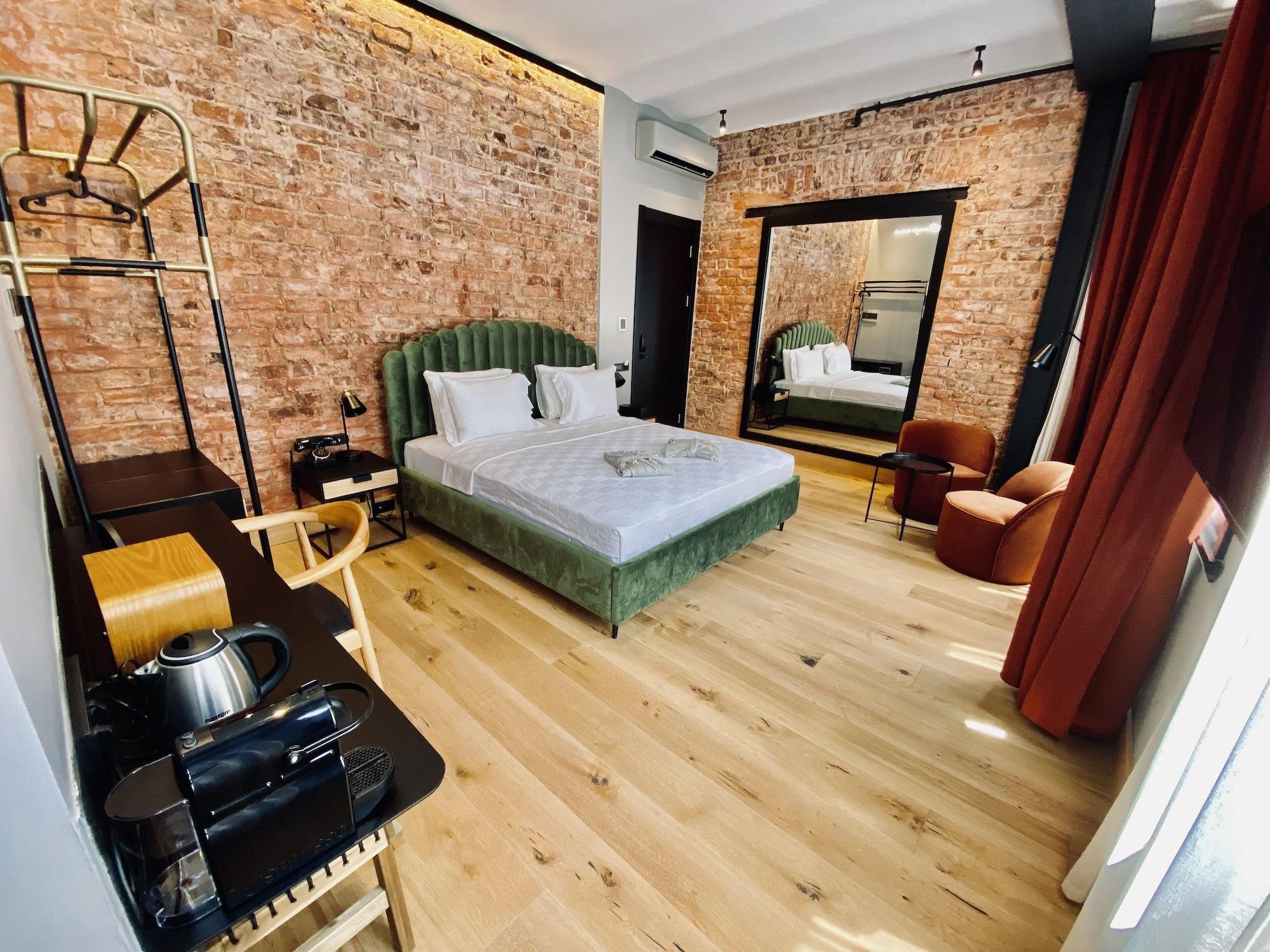 Ruz Hotels Istanbul Exterior photo A room at the hotel