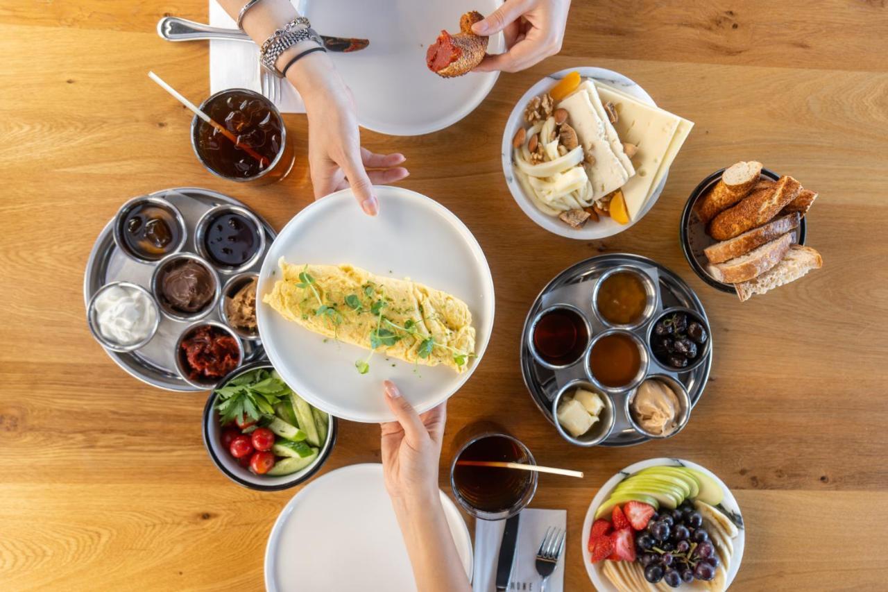 Ruz Hotels Istanbul Exterior photo Israeli breakfast