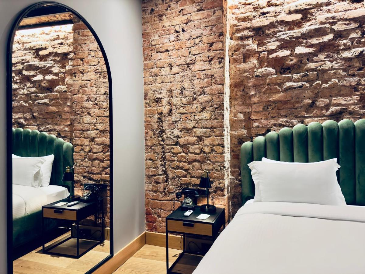 Ruz Hotels Istanbul Exterior photo A room at the hotel