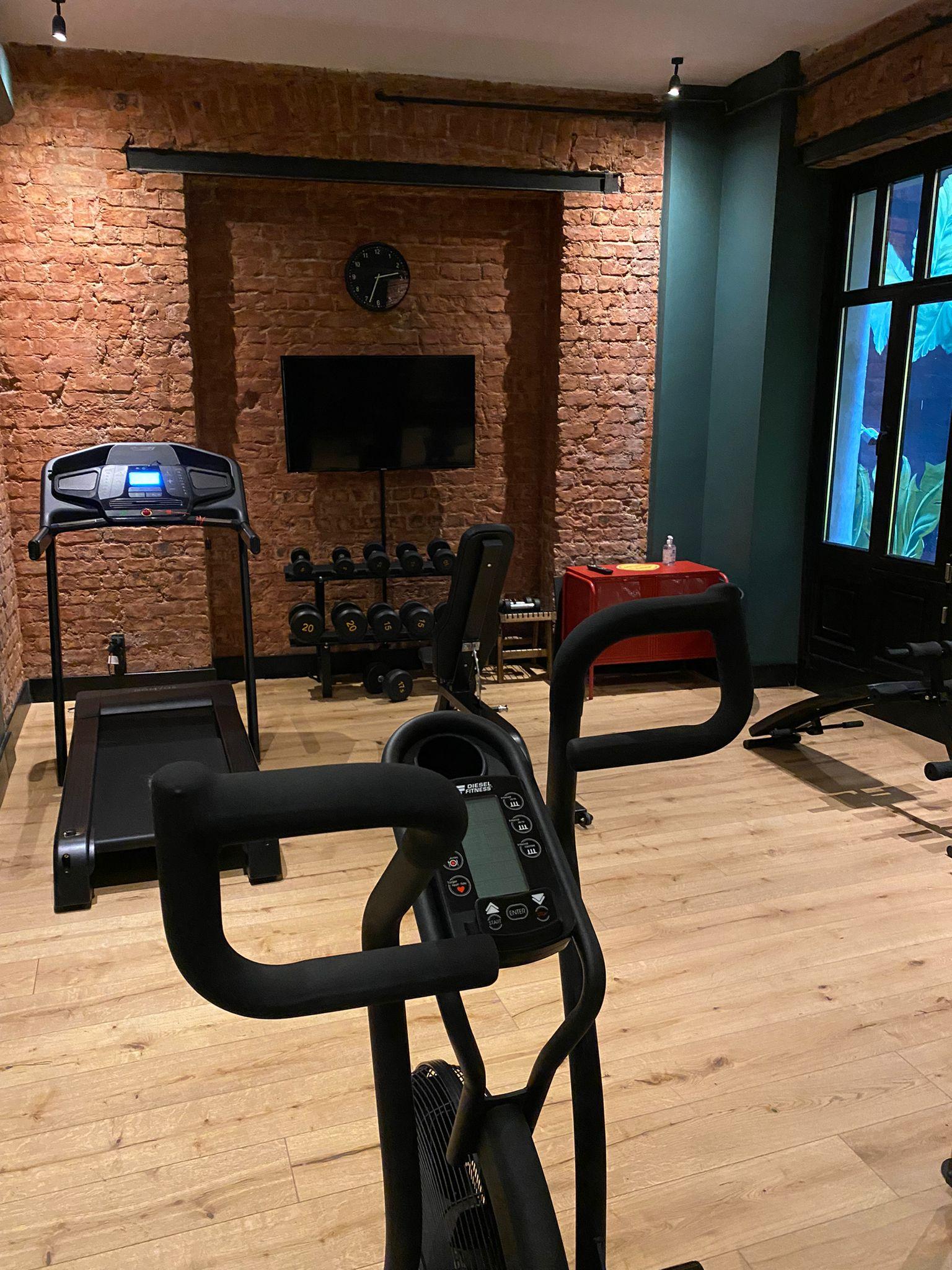 Ruz Hotels Istanbul Exterior photo A home gym