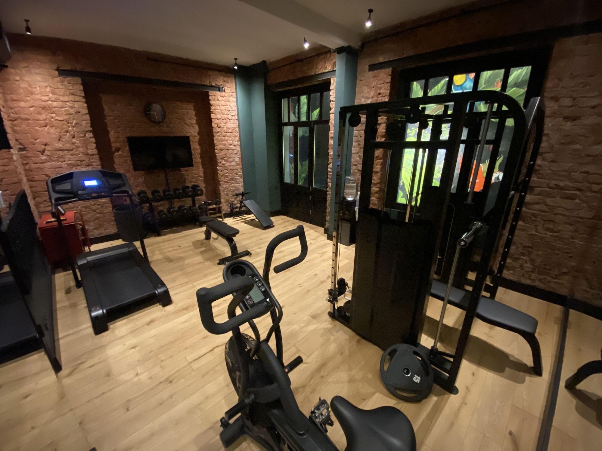 Ruz Hotels Istanbul Exterior photo The gym at the hotel