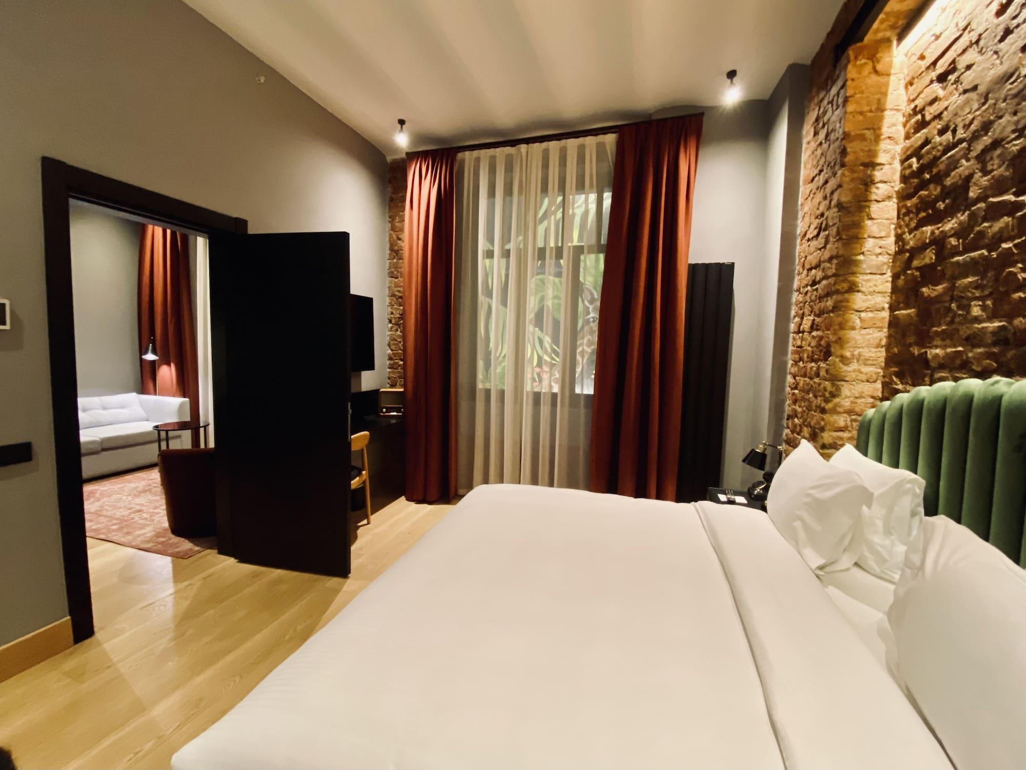 Ruz Hotels Istanbul Exterior photo A room at the hotel